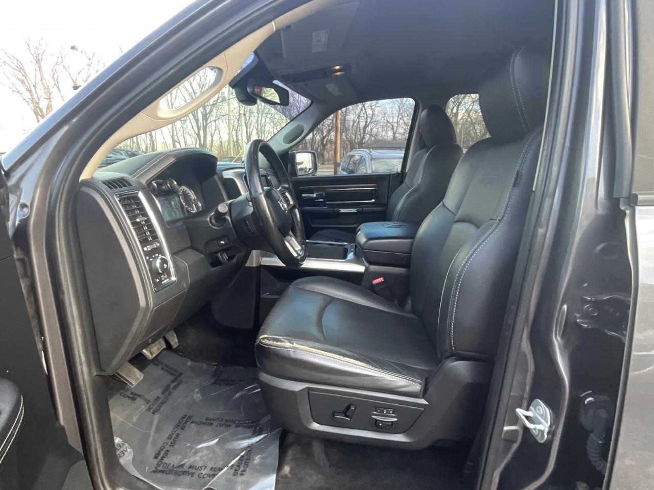 RAM 1500 Laramie Crew Cab SWB 4WD 2016