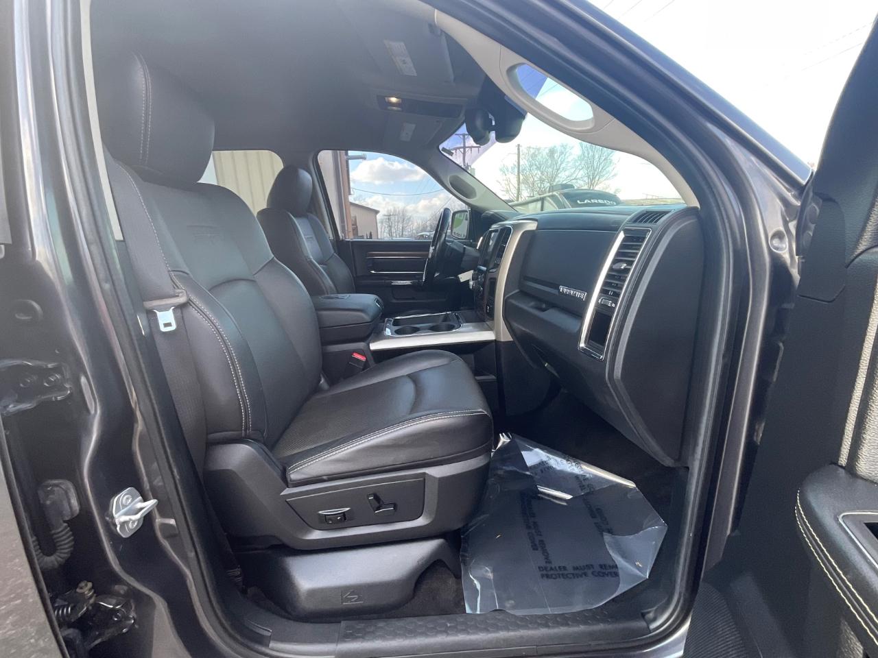 RAM 1500 Laramie Crew Cab SWB 4WD 2016