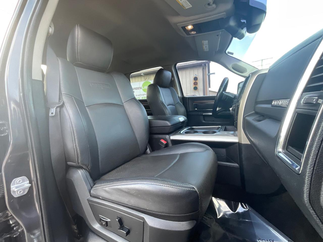 RAM 1500 Laramie Crew Cab SWB 4WD 2016