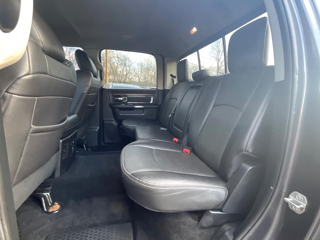 RAM 1500 Laramie Crew Cab SWB 4WD 2016