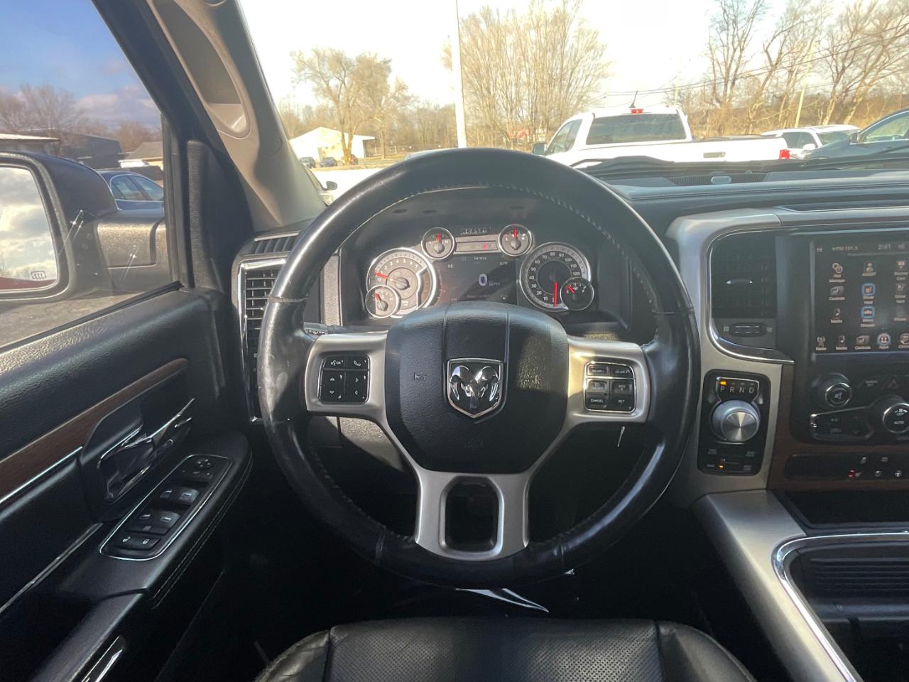 RAM 1500 Laramie Crew Cab SWB 4WD 2016