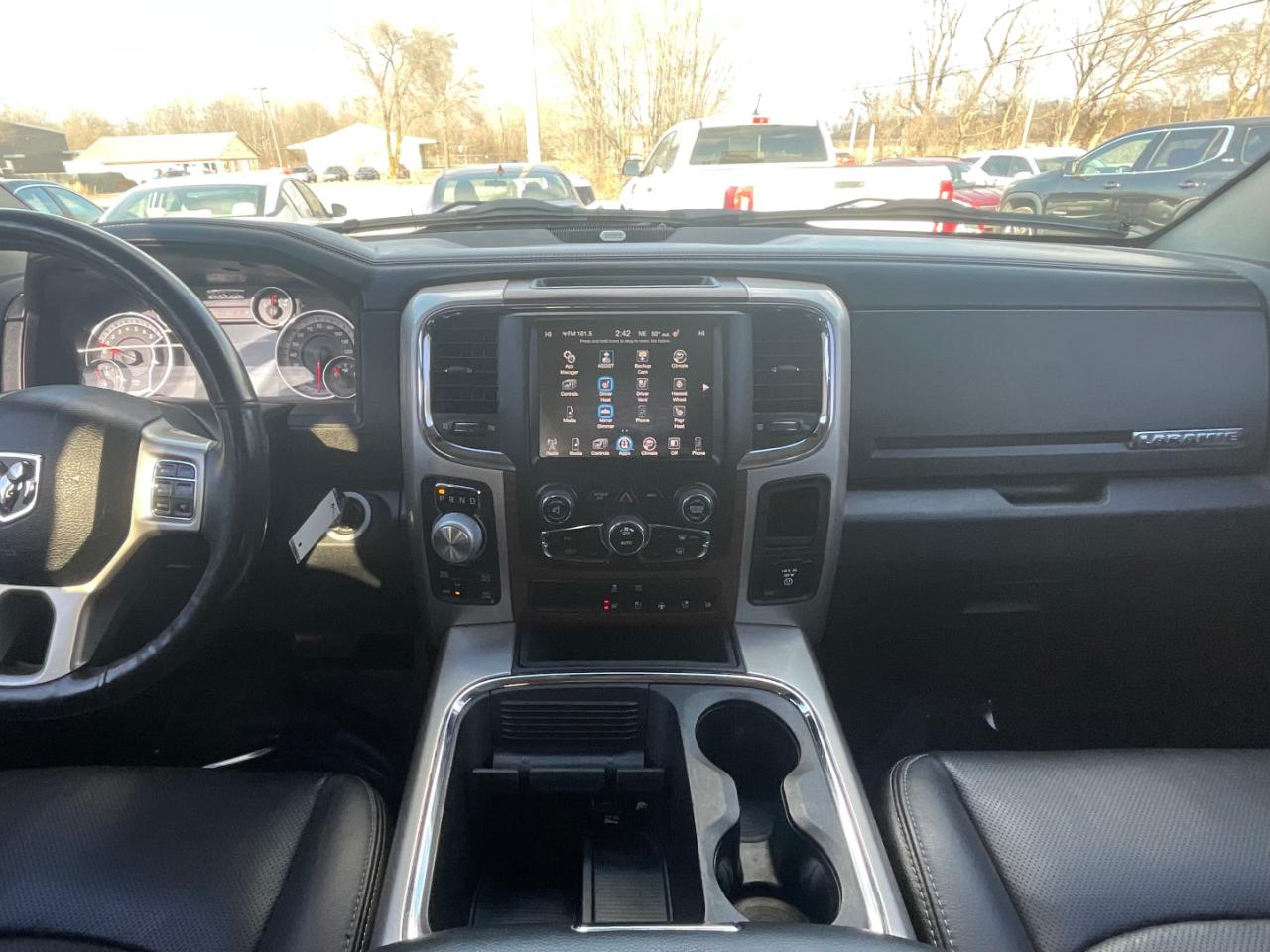 RAM 1500 Laramie Crew Cab SWB 4WD 2016