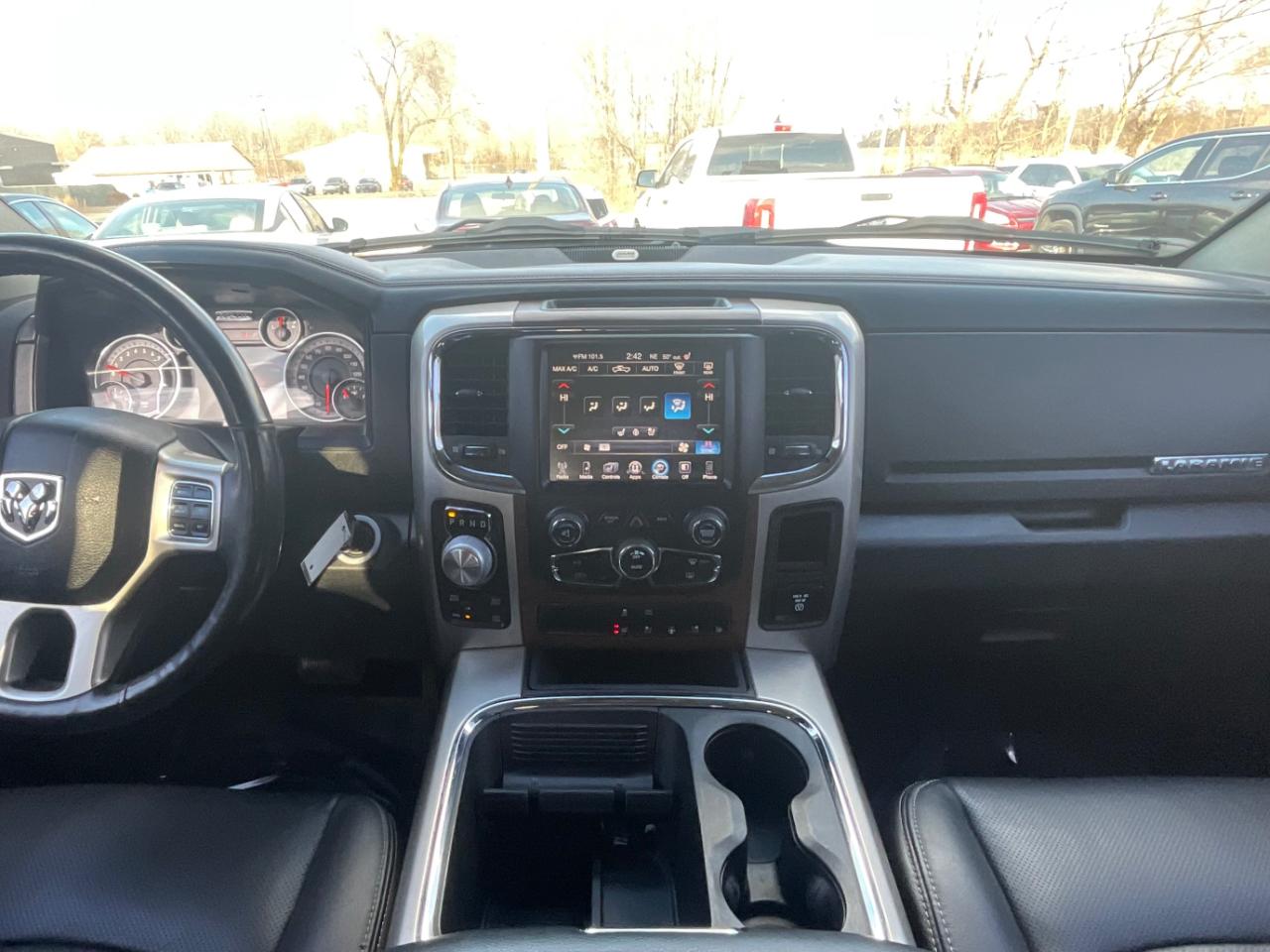 RAM 1500 Laramie Crew Cab SWB 4WD 2016