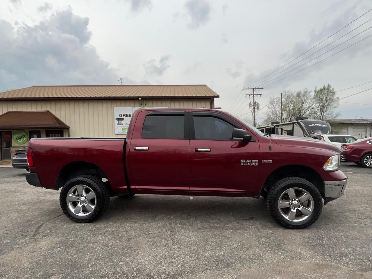 RAM 1500 SLT Crew Cab SWB 4WD 2017