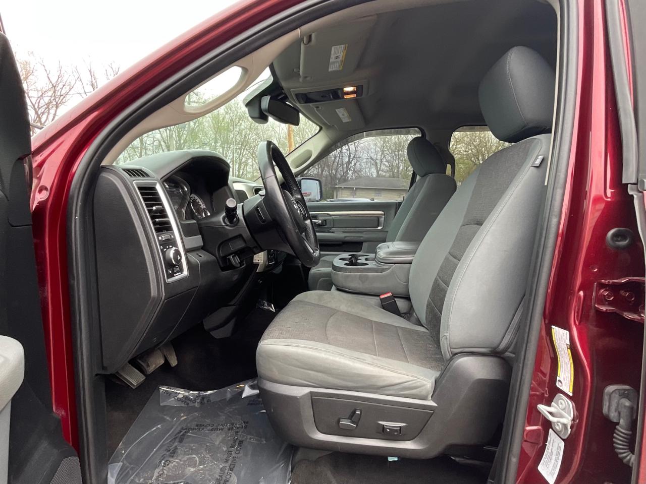 RAM 1500 SLT Crew Cab SWB 4WD 2017