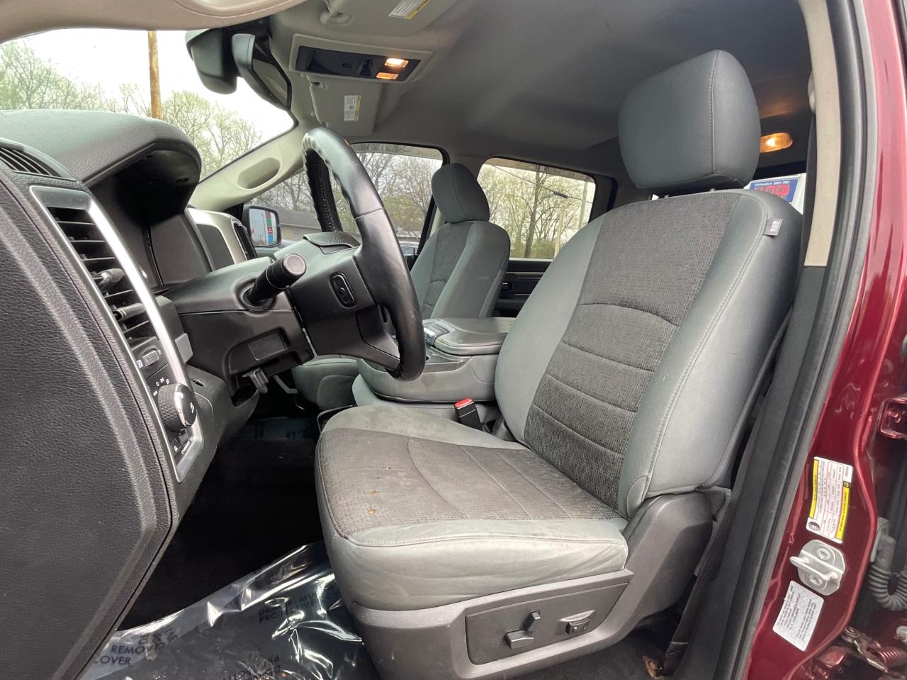 RAM 1500 SLT Crew Cab SWB 4WD 2017