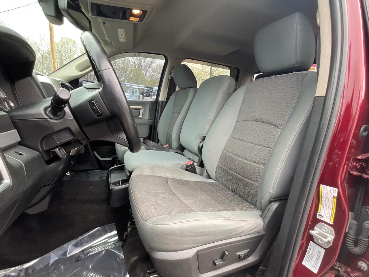 RAM 1500 SLT Crew Cab SWB 4WD 2017