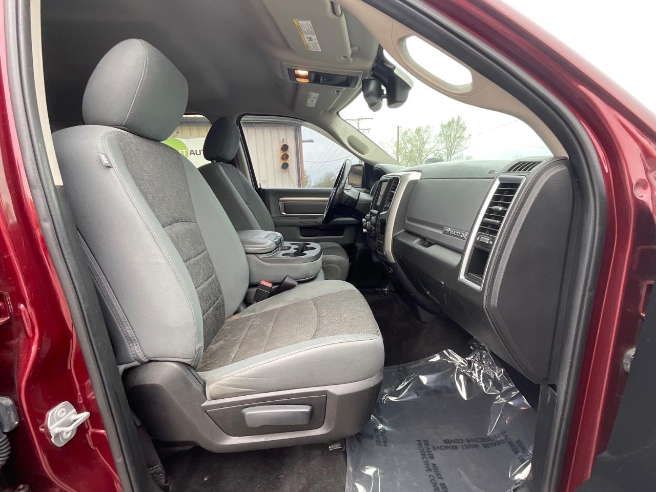 RAM 1500 SLT Crew Cab SWB 4WD 2017