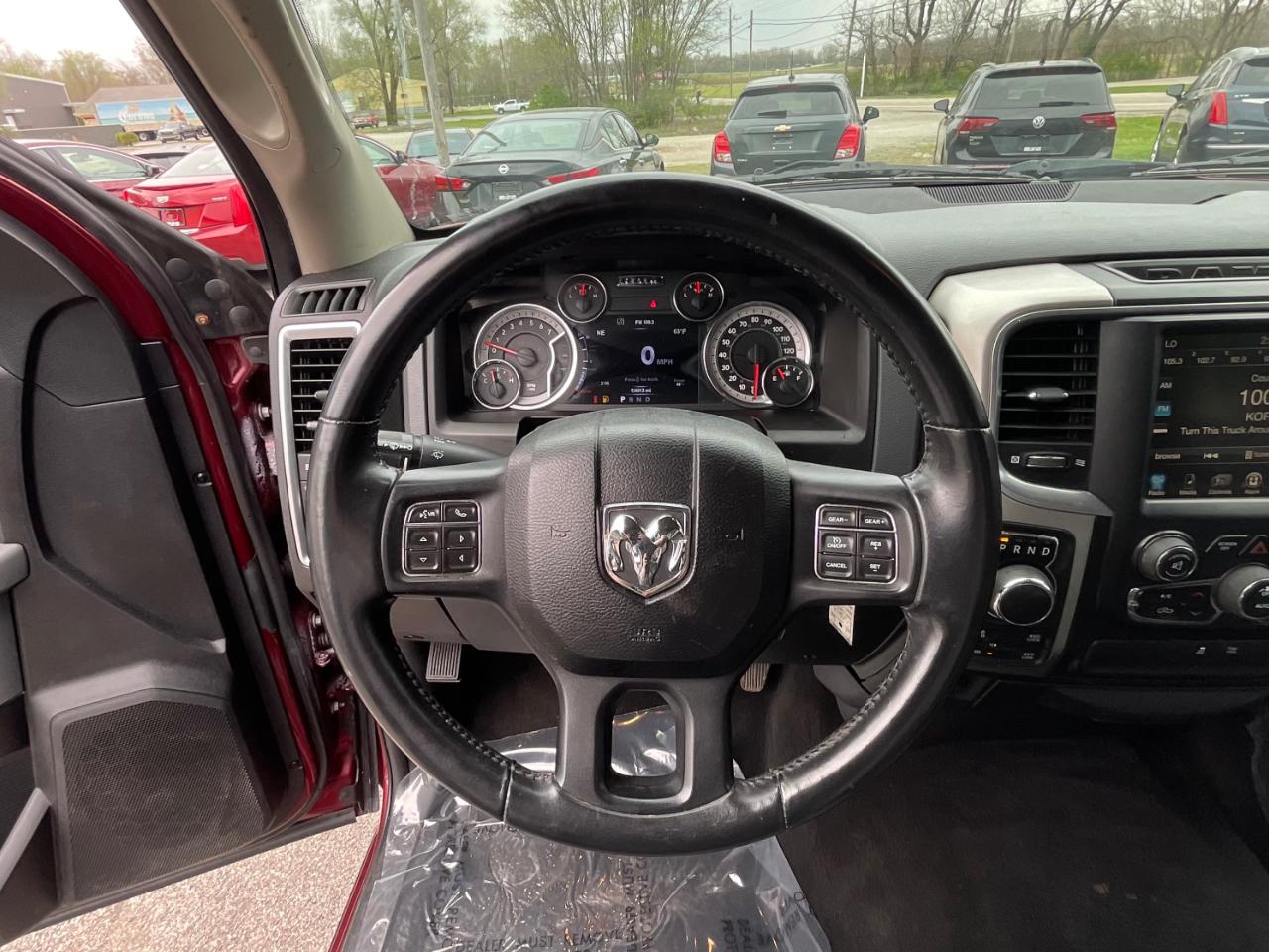 RAM 1500 SLT Crew Cab SWB 4WD 2017