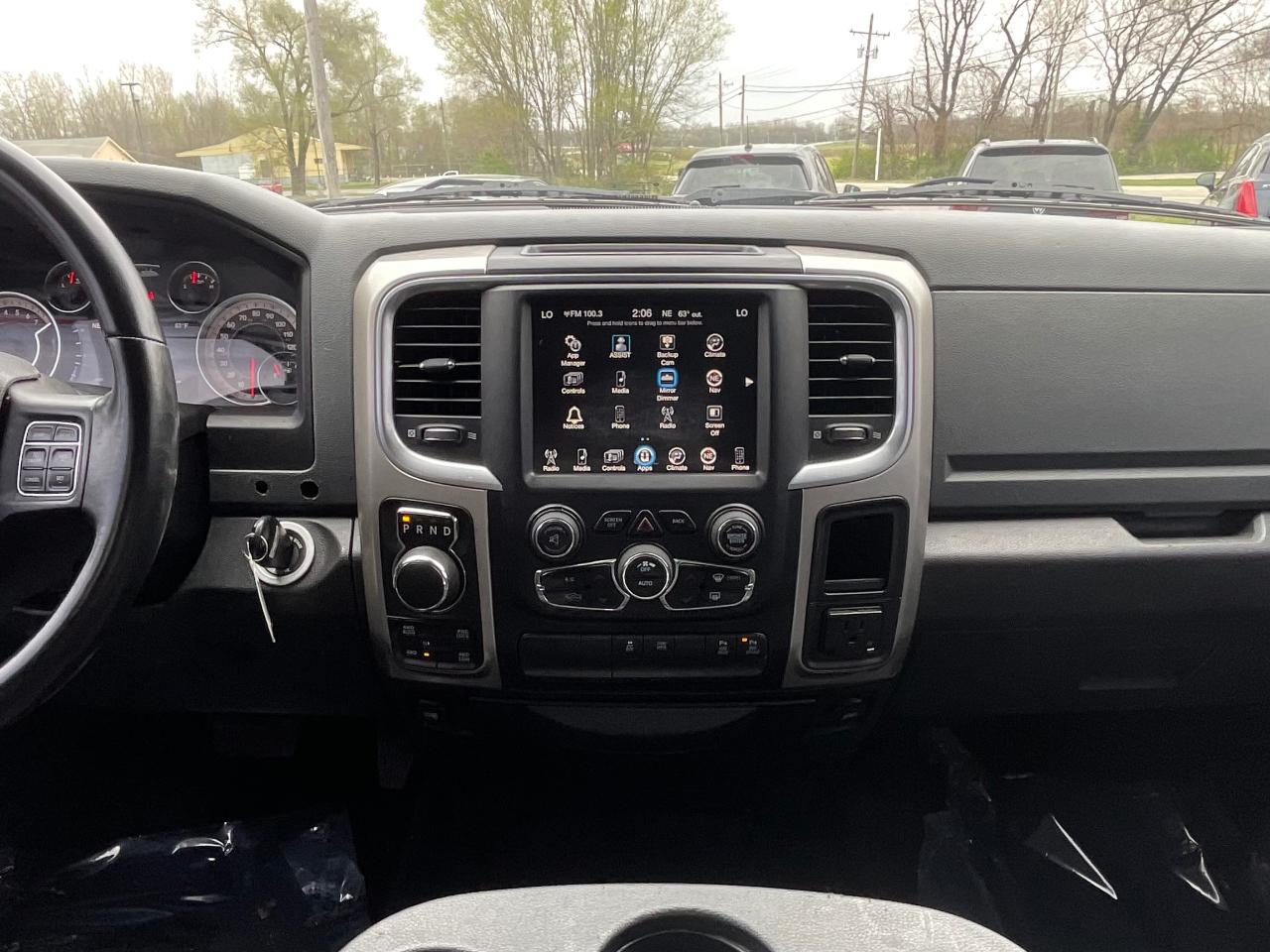 RAM 1500 SLT Crew Cab SWB 4WD 2017