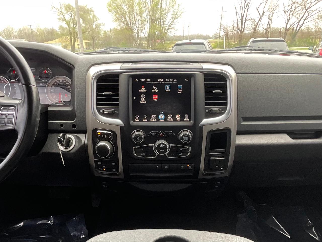 RAM 1500 SLT Crew Cab SWB 4WD 2017