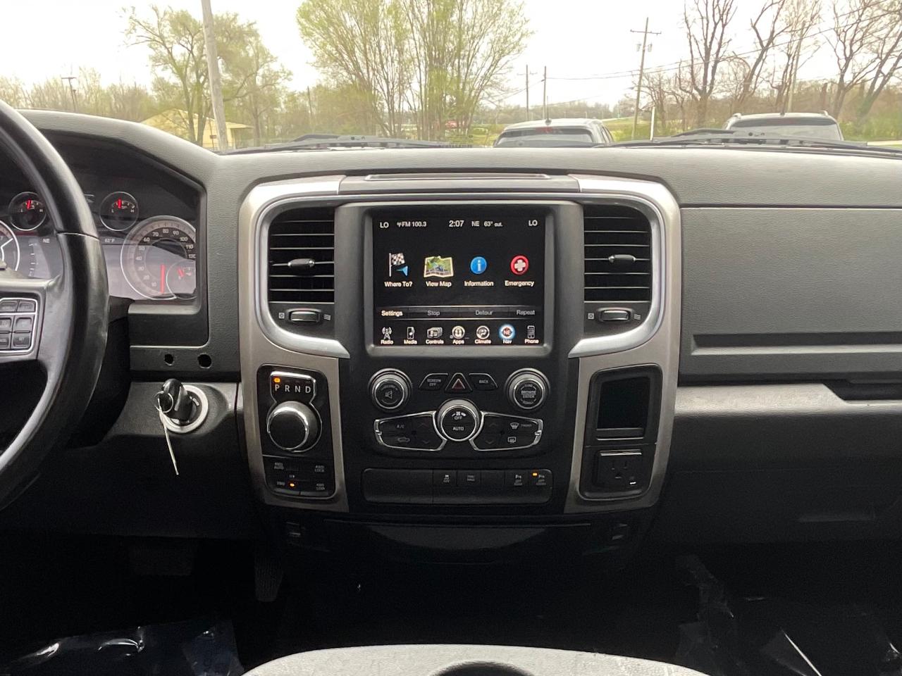 RAM 1500 SLT Crew Cab SWB 4WD 2017