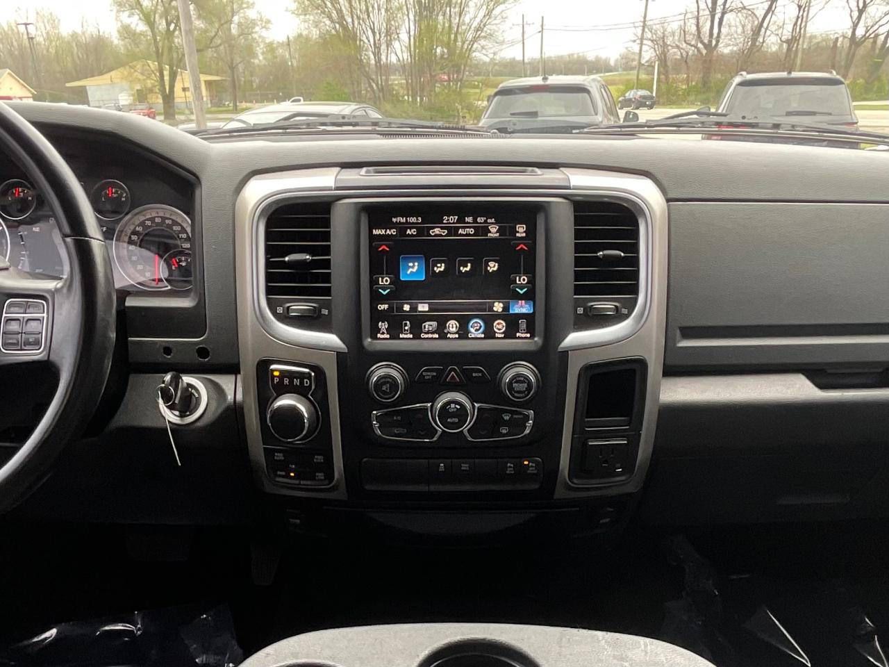 RAM 1500 SLT Crew Cab SWB 4WD 2017