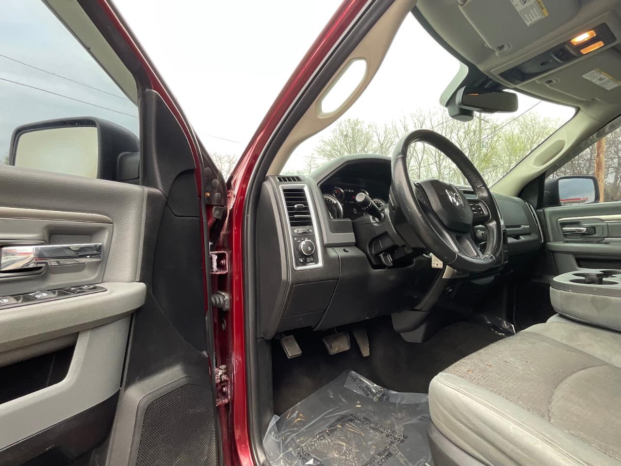 RAM 1500 SLT Crew Cab SWB 4WD 2017