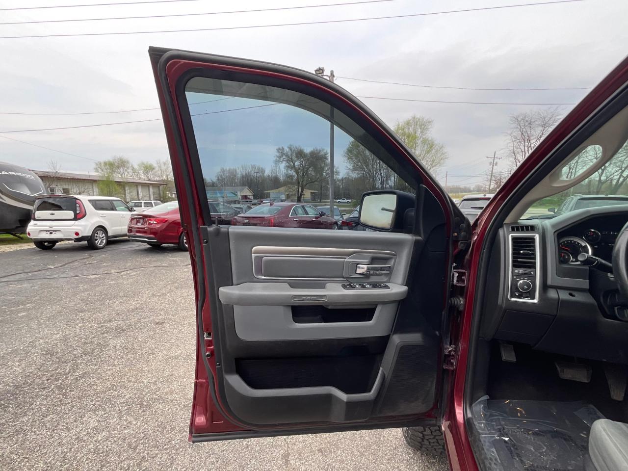 RAM 1500 SLT Crew Cab SWB 4WD 2017