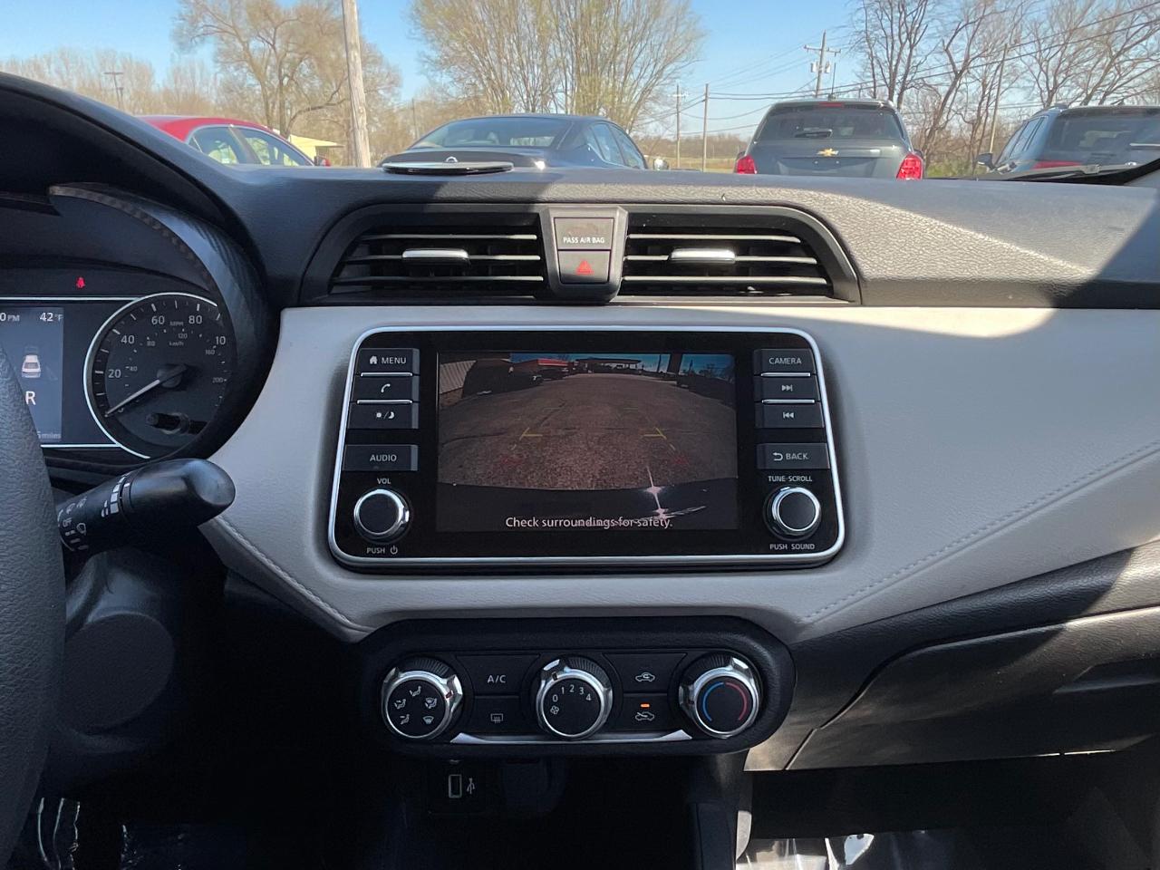 Nissan Versa SV 2021