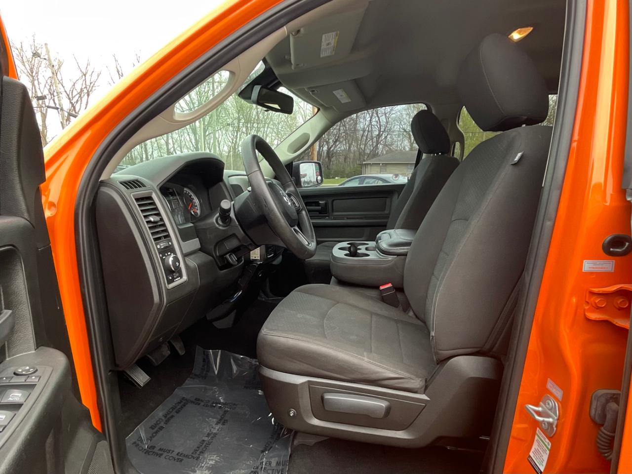 RAM 1500 Classic Tradesman Crew Cab SWB 4WD 2019