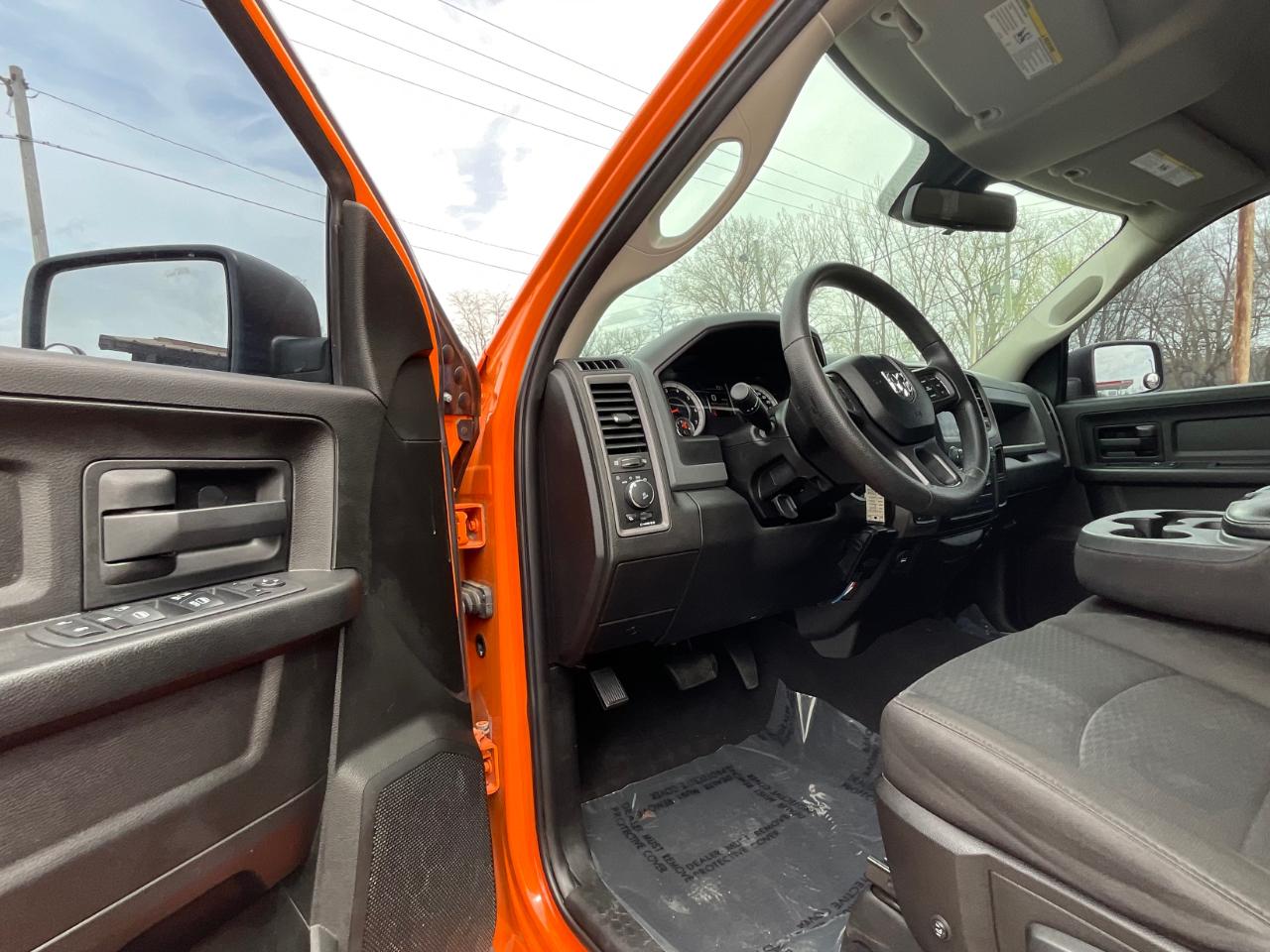 RAM 1500 Classic Tradesman Crew Cab SWB 4WD 2019