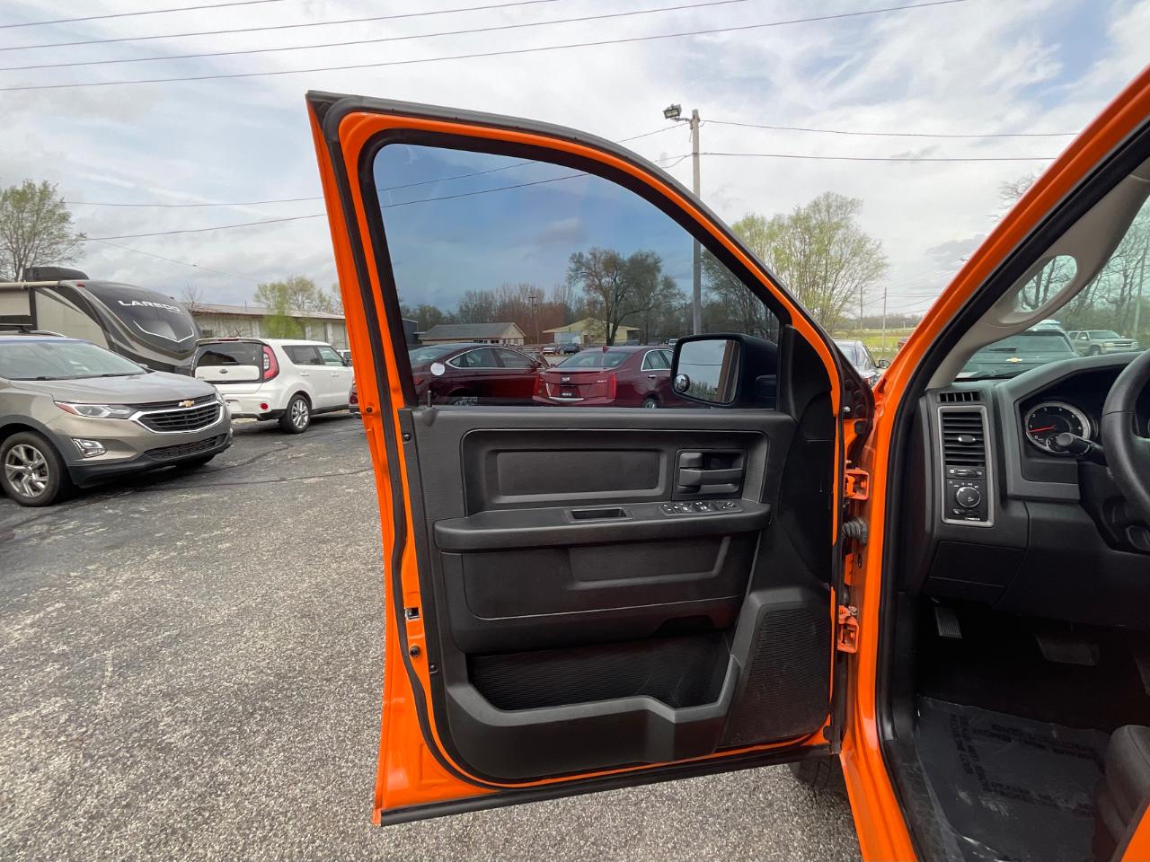 RAM 1500 Classic Tradesman Crew Cab SWB 4WD 2019