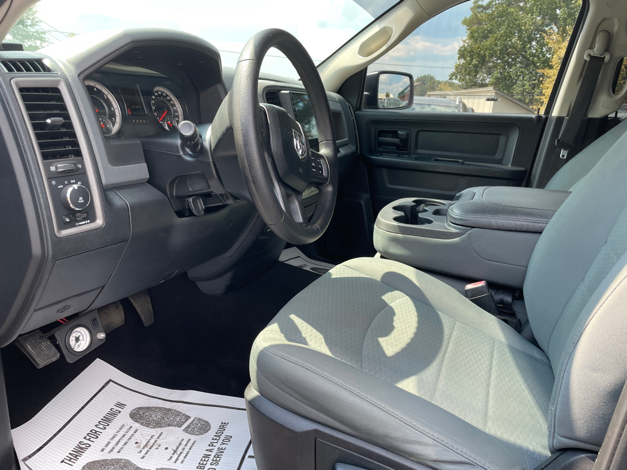 RAM 1500 4WD Quad Cab 140.5" Express 2016 RAM 1500 4WD Quad Cab 140.5" Express 2016