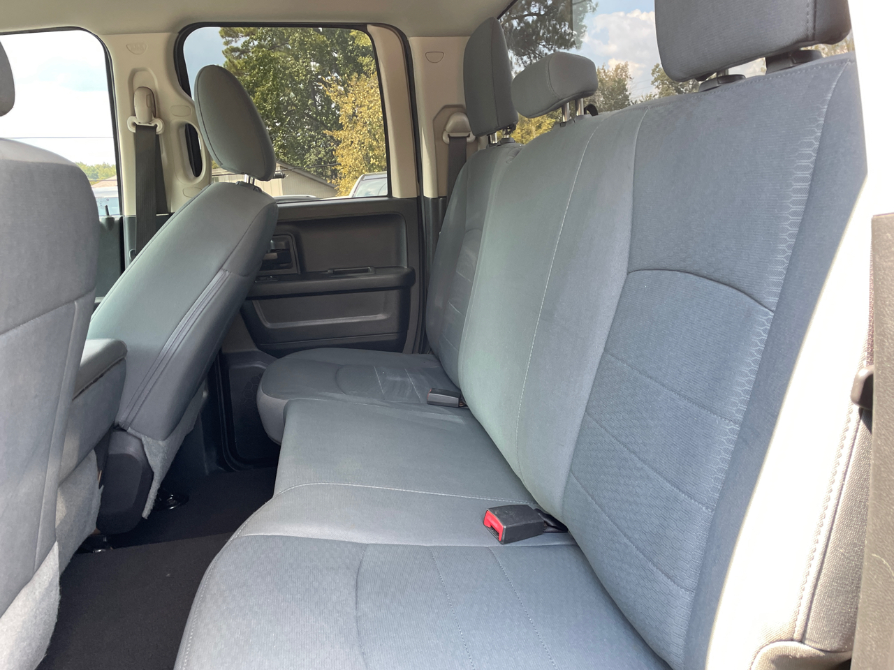 RAM 1500 4WD Quad Cab 140.5" Express 2016 RAM 1500 4WD Quad Cab 140.5" Express 2016