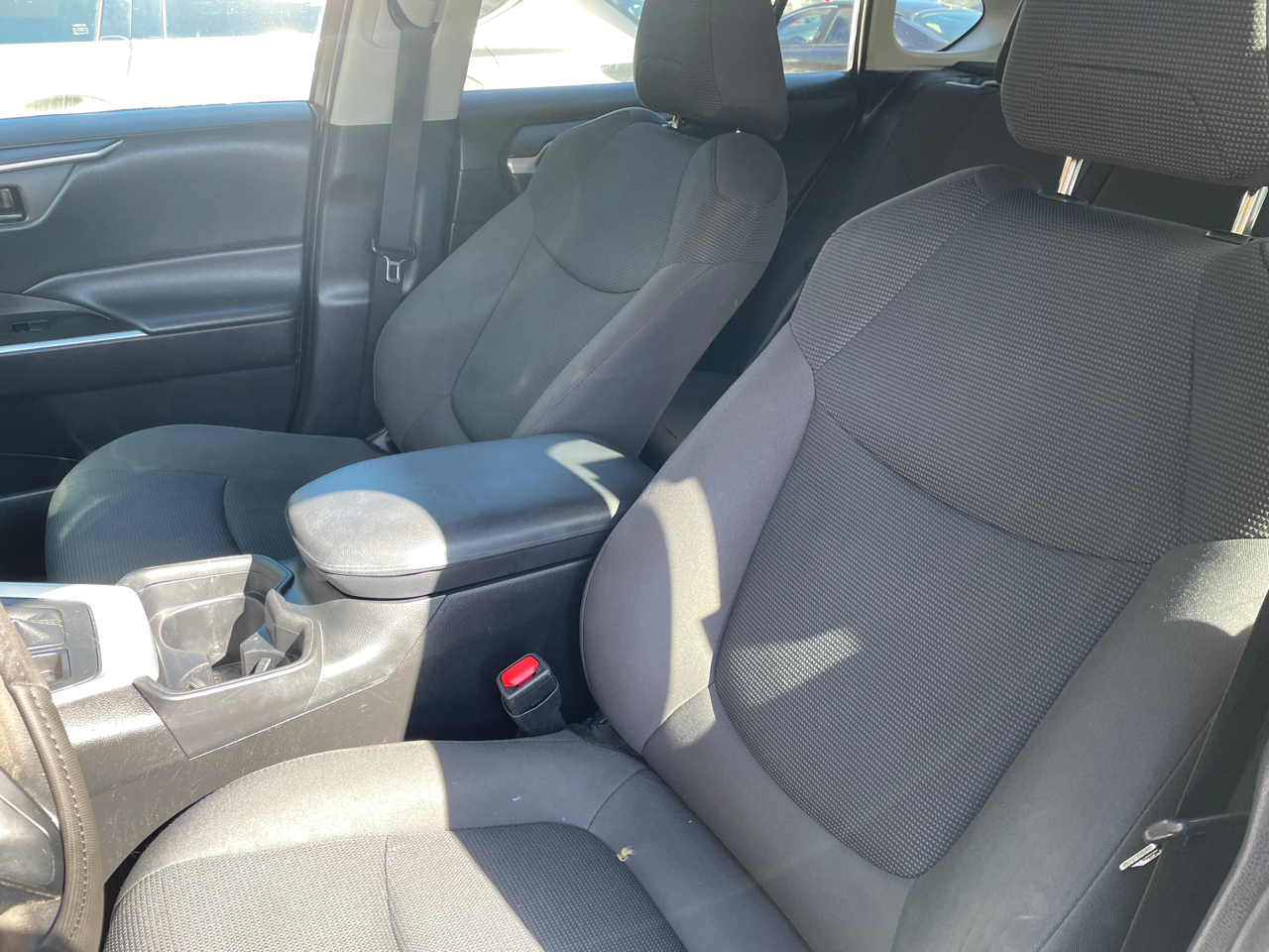 Toyota RAV4 LE FWD (Natl) 2021 Toyota RAV4 LE FWD (Natl) 2021