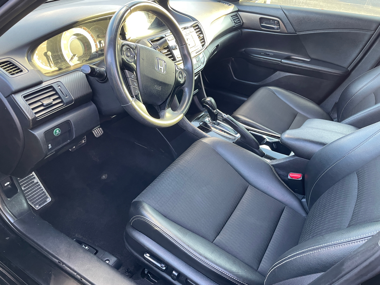 2017 Honda Accord Sport photo 4