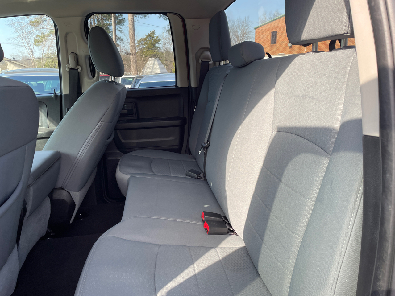 RAM 1500 2WD Quad Cab 140.5" Express 2013