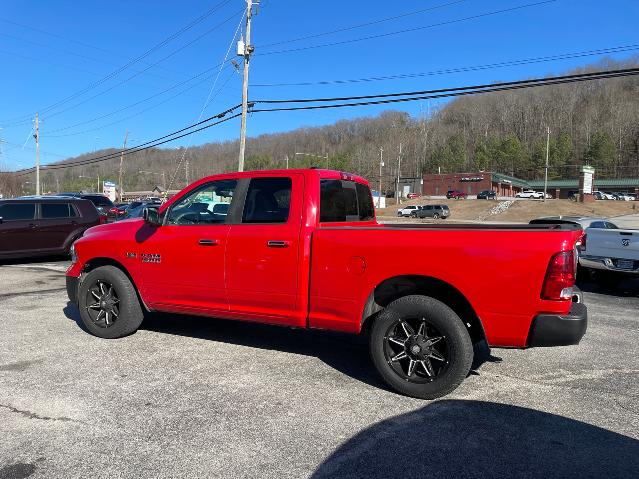 RAM 1500 4WD Quad Cab 140.5" SLT 2016