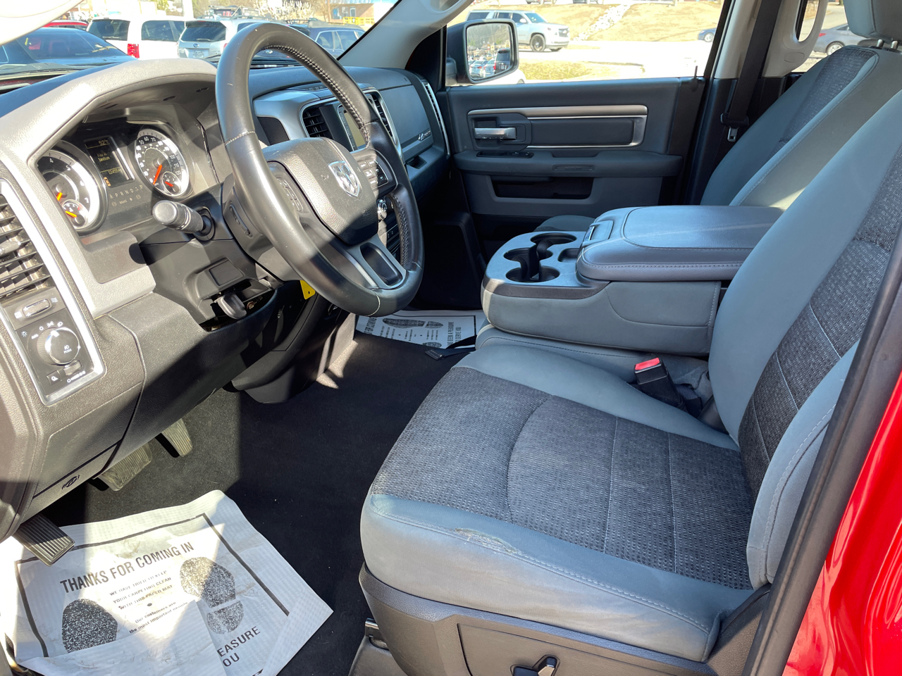 RAM 1500 4WD Quad Cab 140.5" SLT 2016