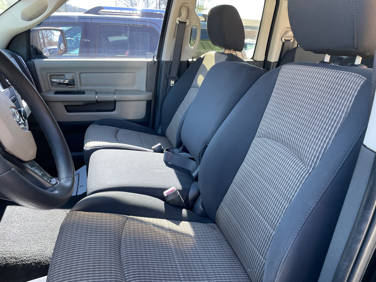 RAM 1500 4WD Quad Cab 140.5" SLT 2012