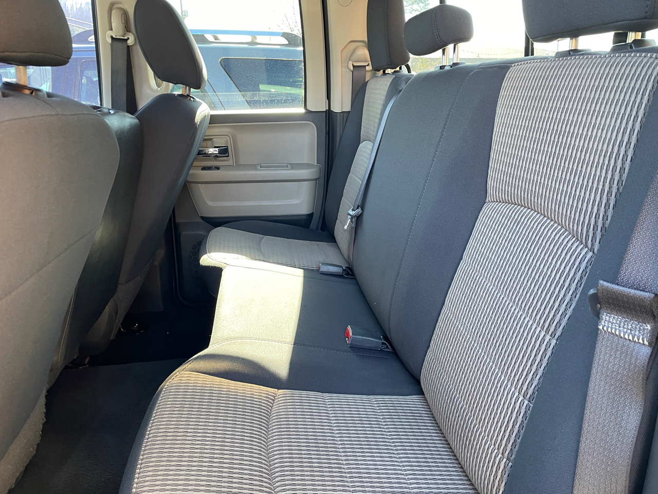 RAM 1500 4WD Quad Cab 140.5" SLT 2012