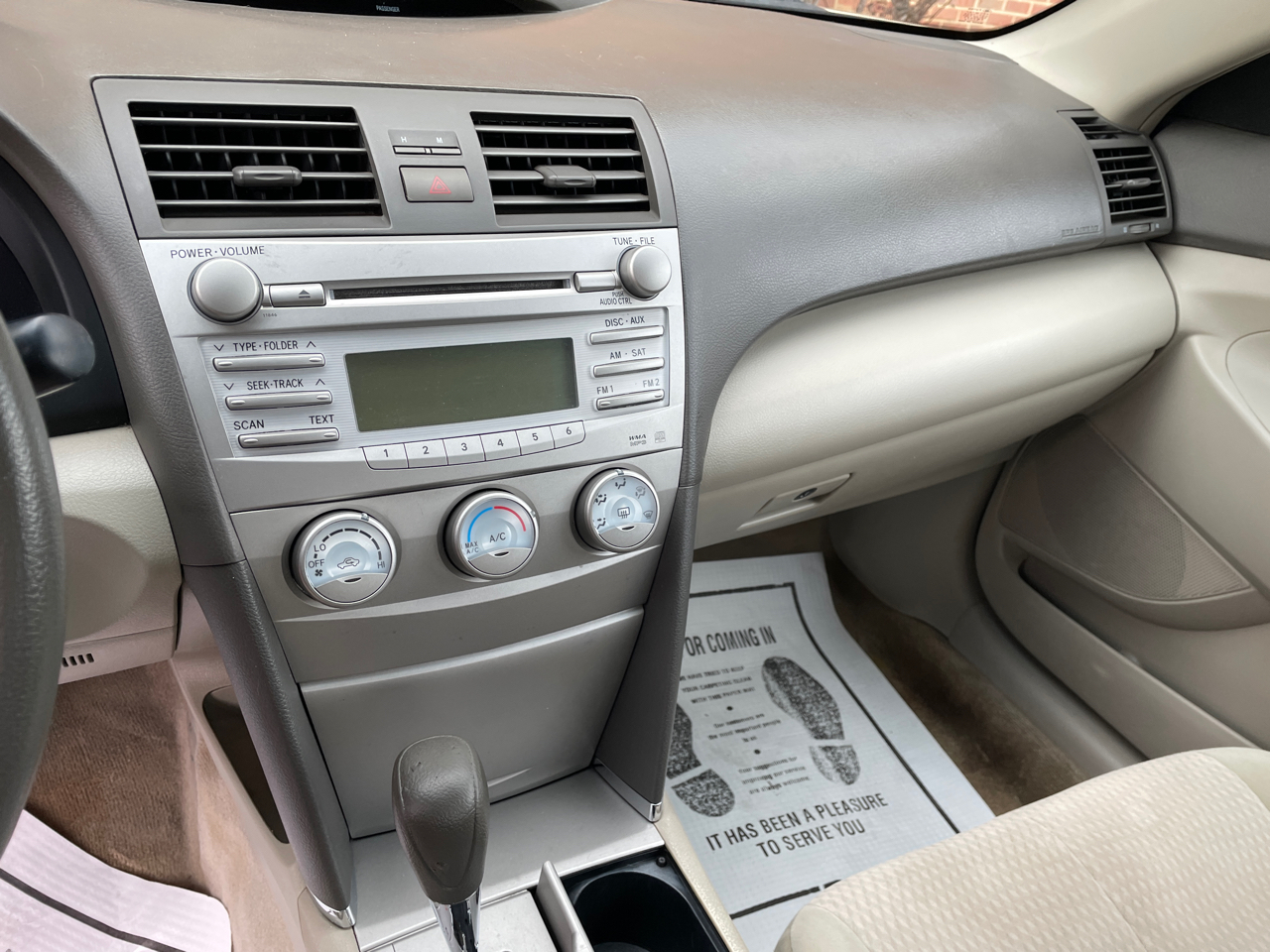 Toyota Camry 4dr Sdn LE Auto 2011