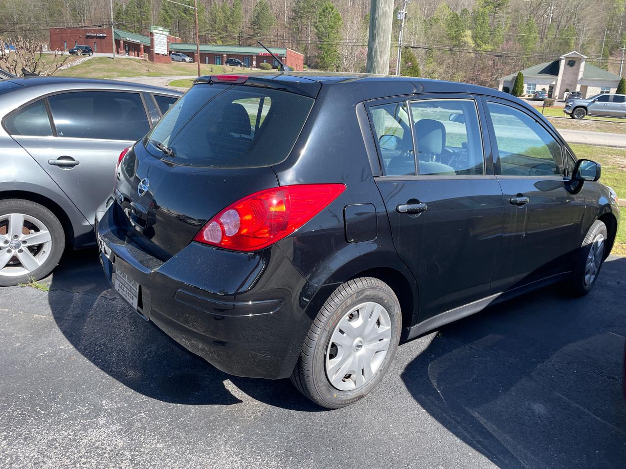 Nissan Versa 5dr HB Manual 1.8 S 2012