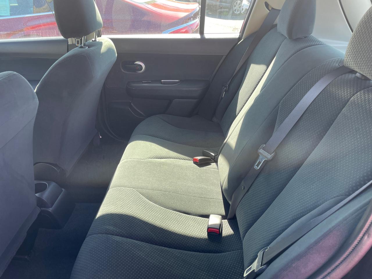 Nissan Versa 5dr HB Manual 1.8 S 2012