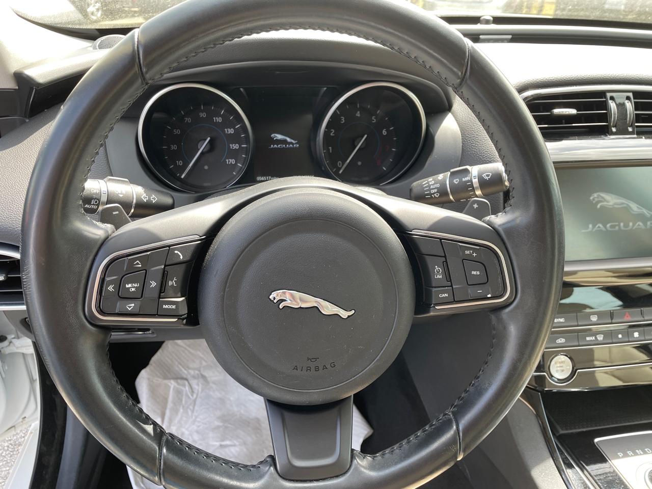 Jaguar XE 25t Premium RWD 2018