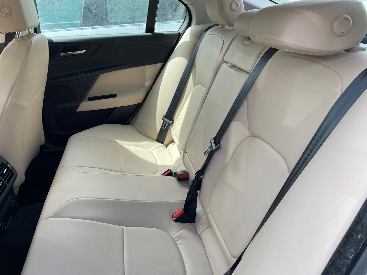 Jaguar XE 25t Premium RWD 2018