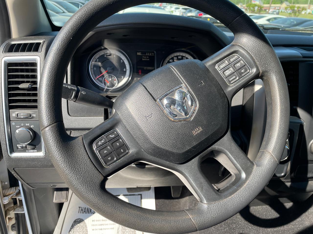 RAM 1500 Classic SLT 4x2 Crew Cab 6'4" Box 2019