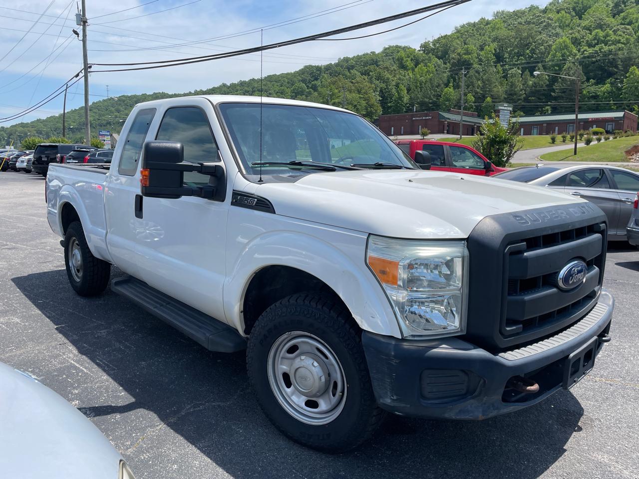 Ford Super Duty F-250 SRW 2WD SuperCab 142" XL 2015