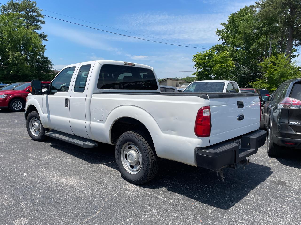 Ford Super Duty F-250 SRW 2WD SuperCab 142" XL 2015