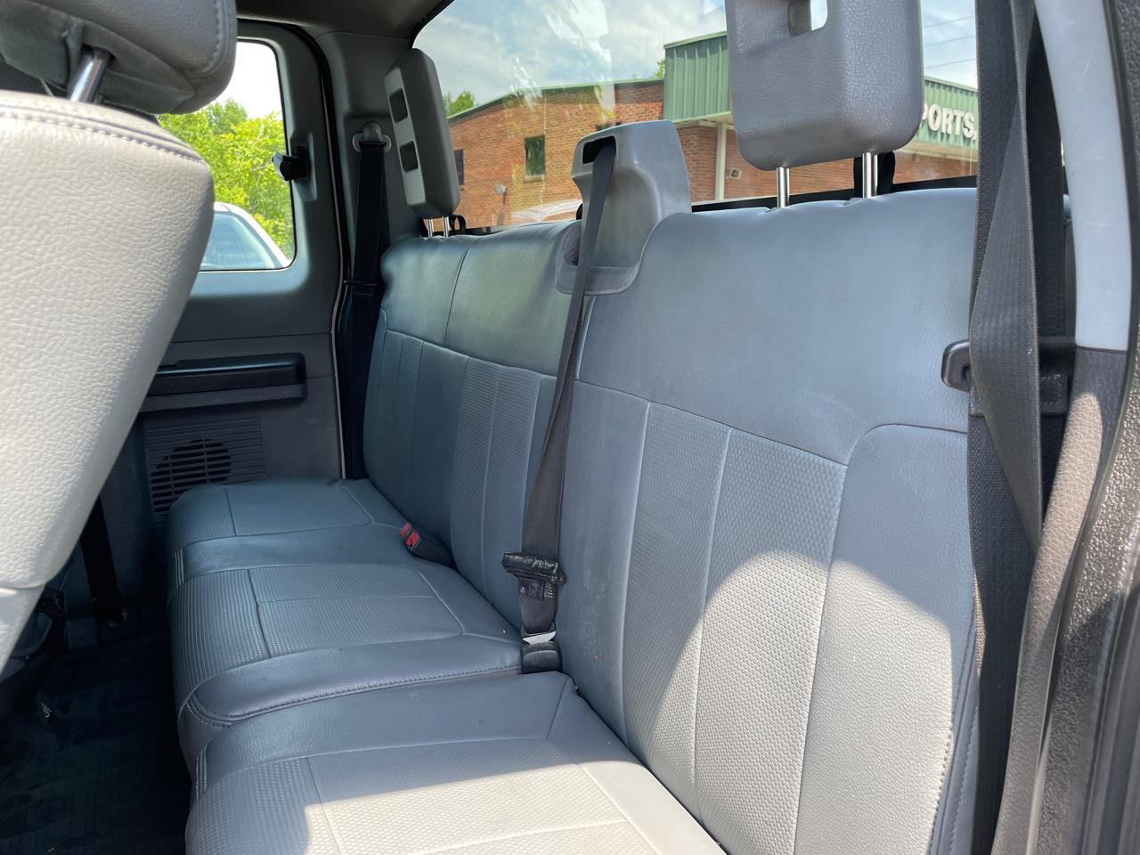 Ford Super Duty F-250 SRW 2WD SuperCab 142" XL 2015