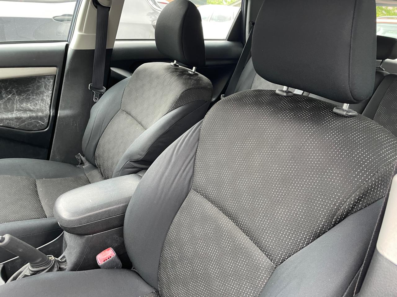 Pontiac Vibe 4dr HB AWD 2009