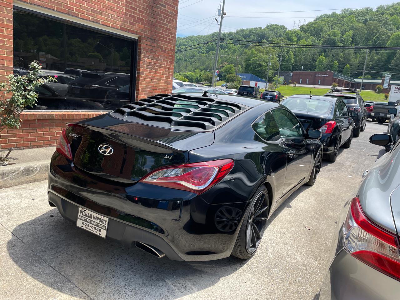 Hyundai Genesis Coupe 2dr 3.8L Auto Base w/Black Seats 2015