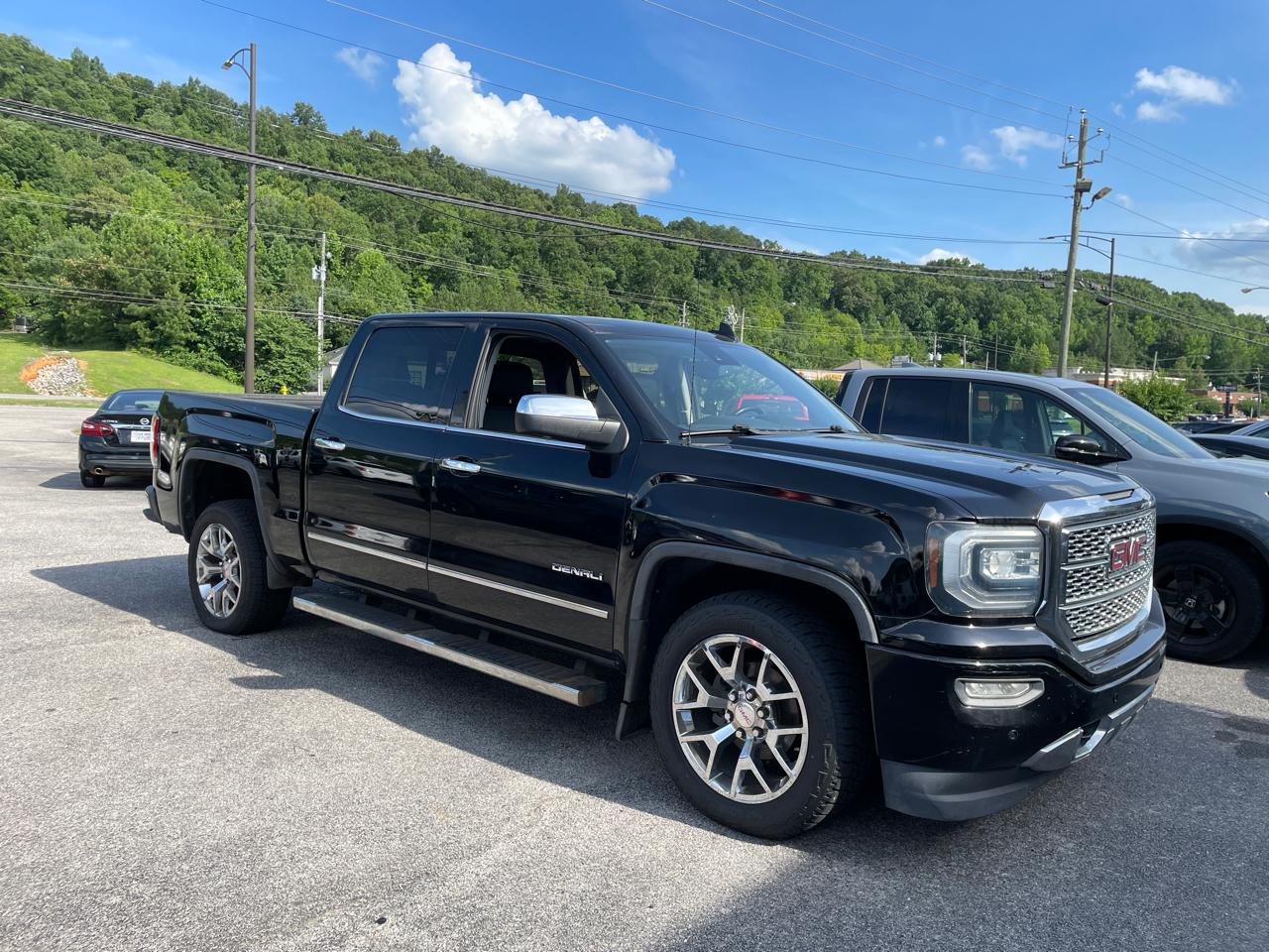 GMC Sierra 1500 4WD Crew Cab 143.5" Denali 2017