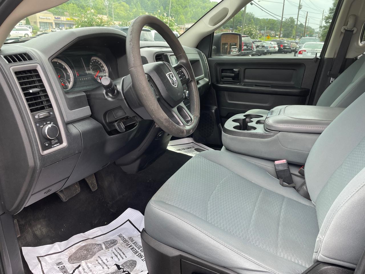 RAM 1500 2WD Quad Cab 140.5" Tradesman 2016