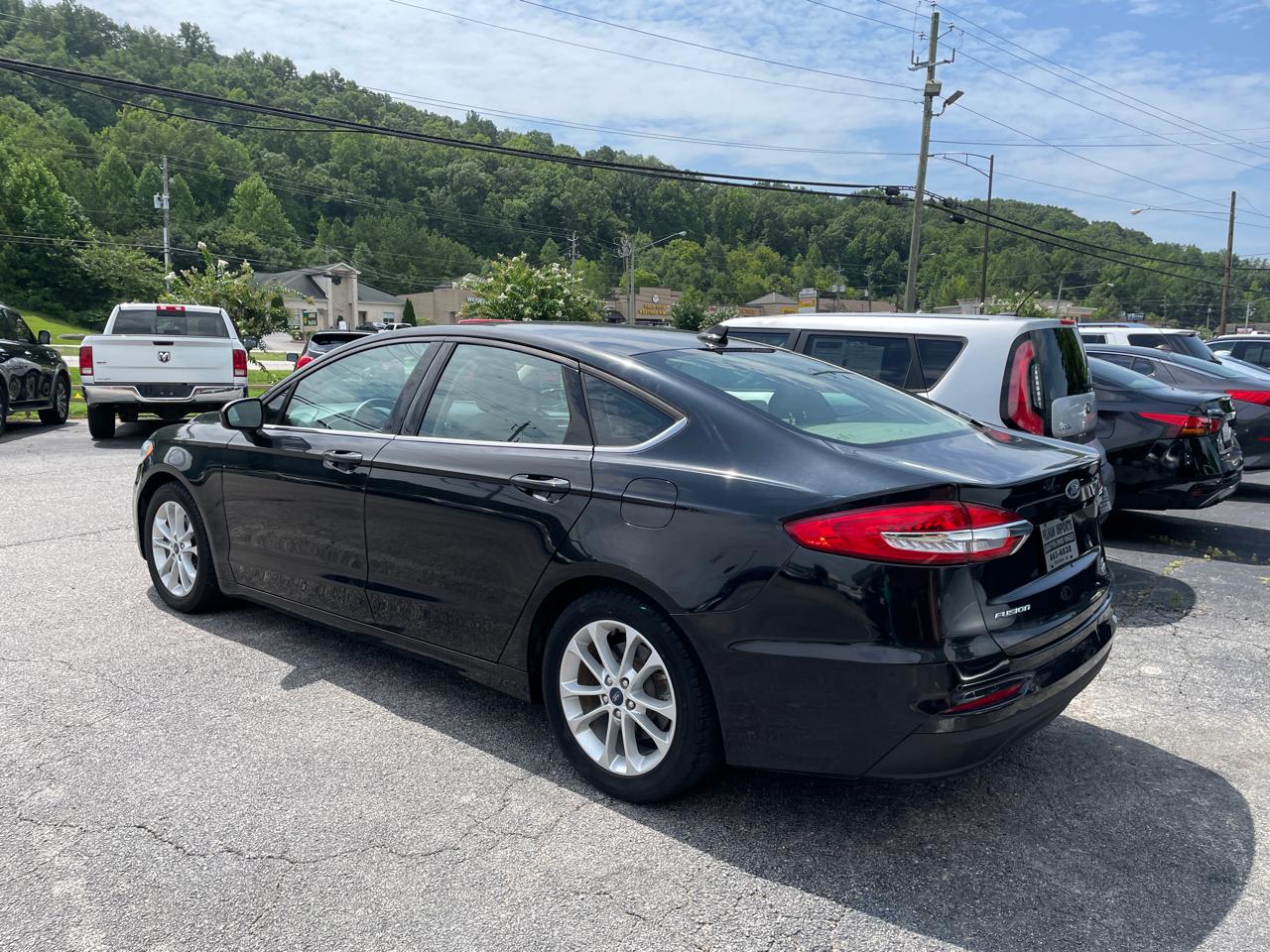 Ford Fusion SE FWD 2019