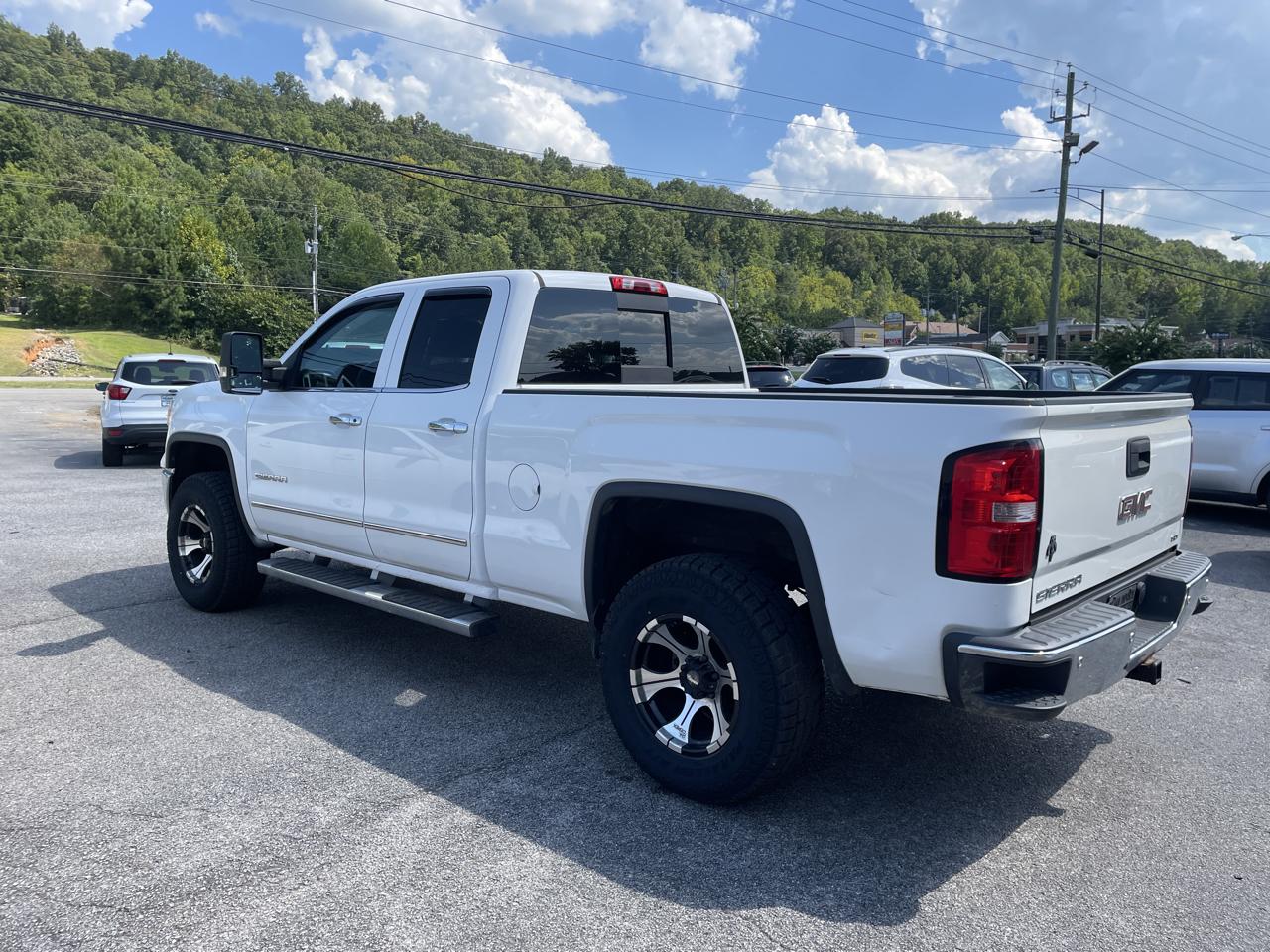 GMC Sierra 1500 4WD Double Cab 143.5" SLT 2015