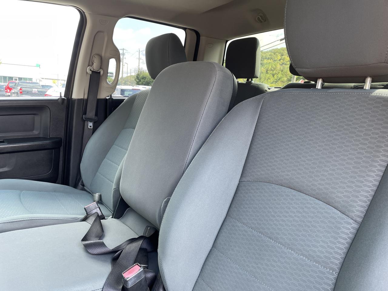 RAM 1500 4WD Quad Cab 140.5" Express 2016