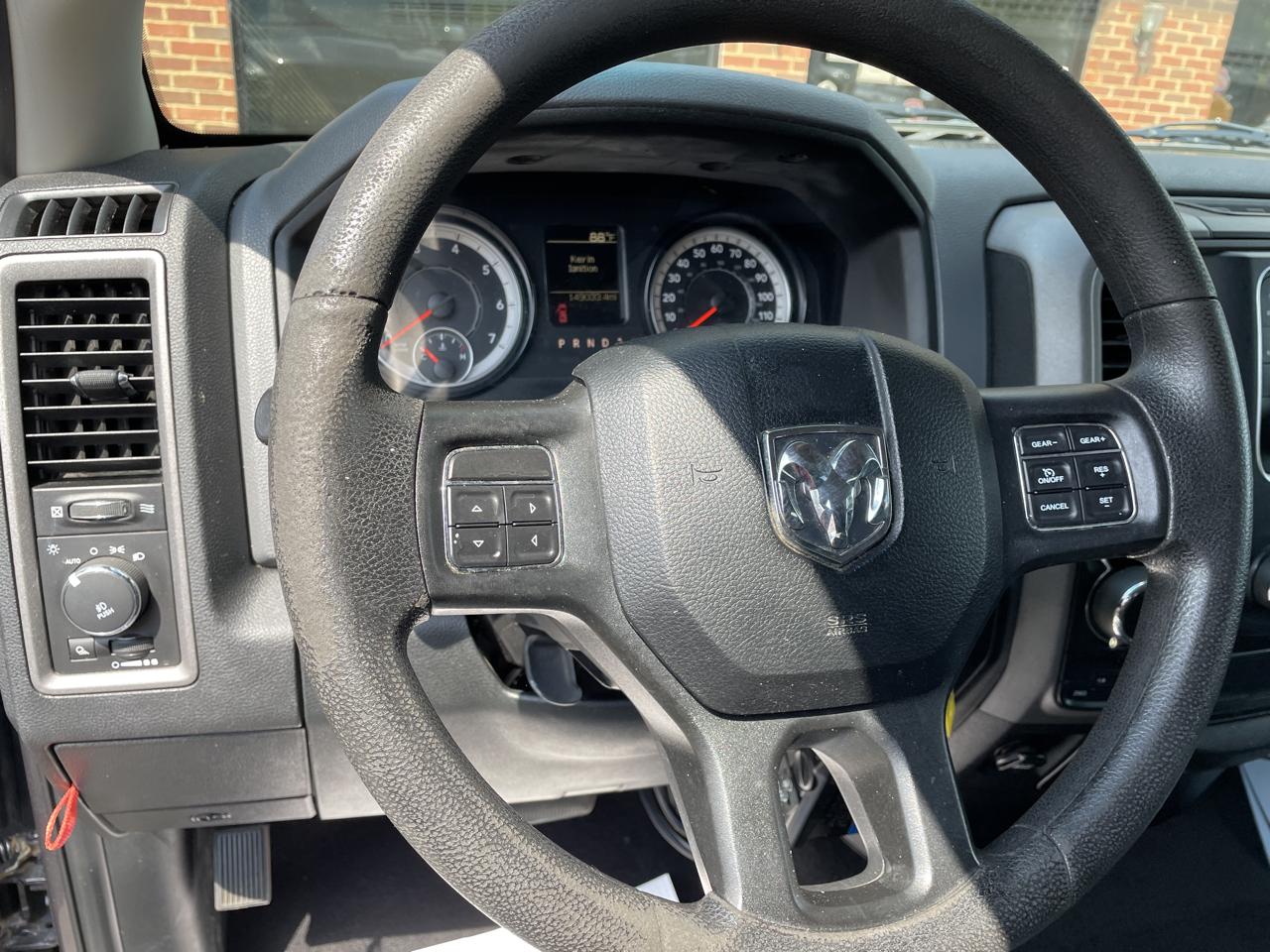 RAM 1500 4WD Quad Cab 140.5" Express 2016