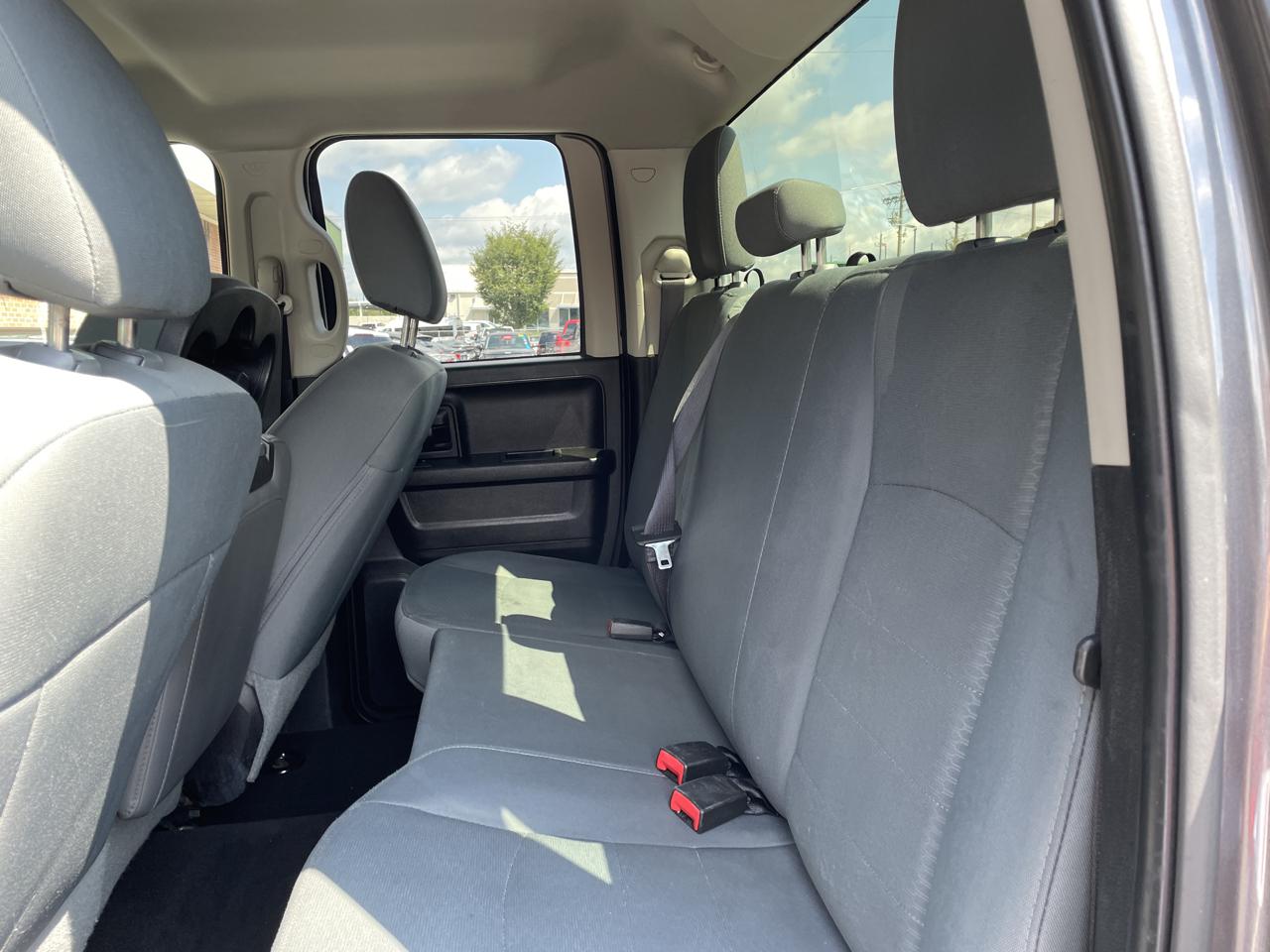 RAM 1500 4WD Quad Cab 140.5" Express 2016